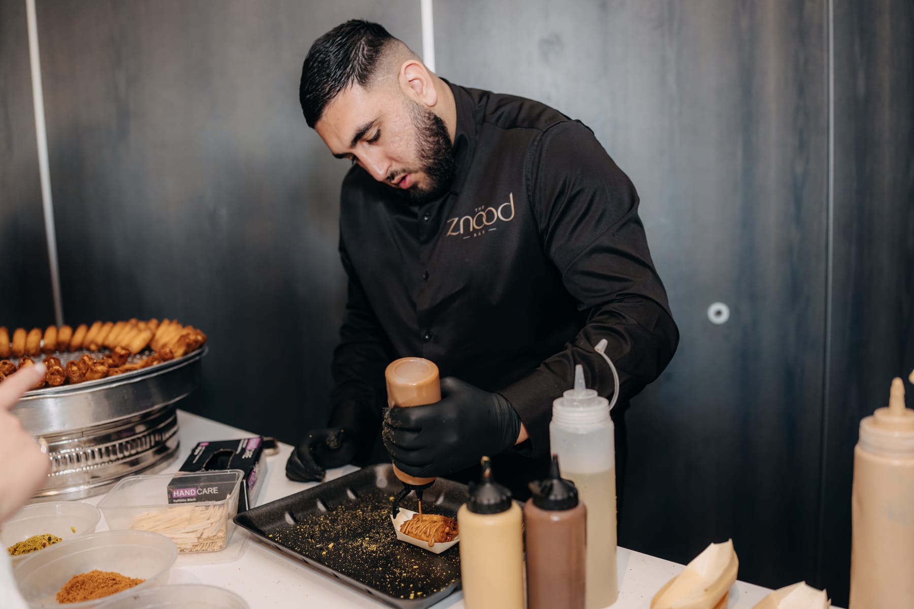 Ronaldo, the owner of The Znood Bar, finishing a znood el sit at the live station.
